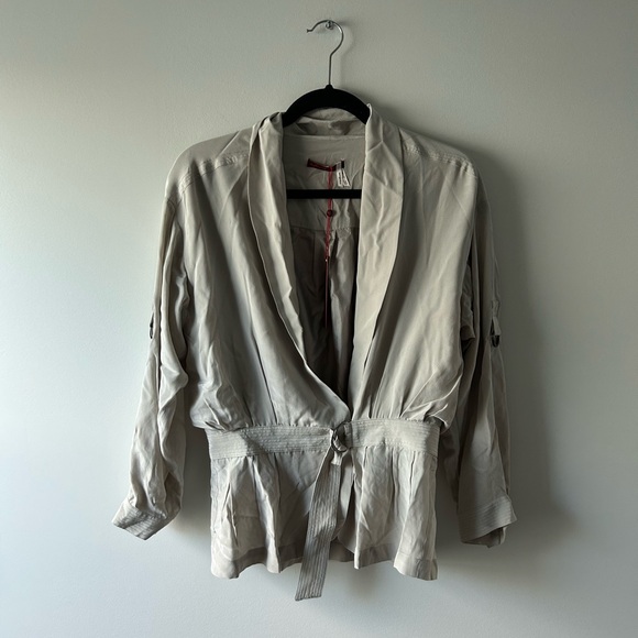 Left on Houston light grey lightweight silk jacket - Picture 1 of 5